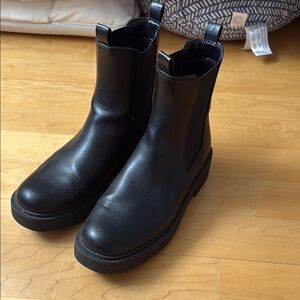 Women's Black Leather Chelsea Boots (Never Worn)